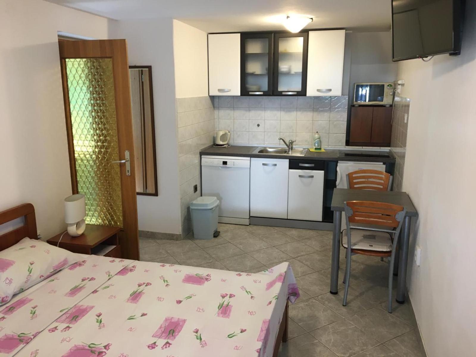 Apartments Biserka Punat Bilik gambar
